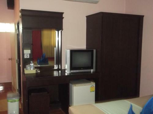 Lanta Bee Garden Bungalow