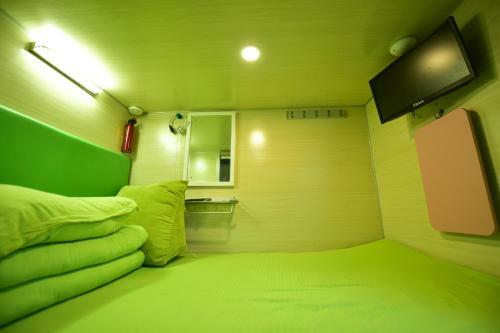 Qingting Space Capsule Hostel
