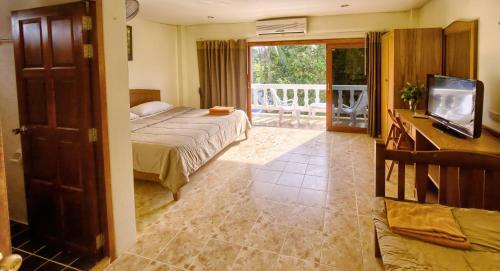 Lanta Hugs Hostel