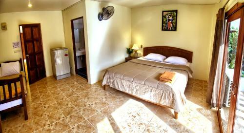 Lanta Hugs Hostel