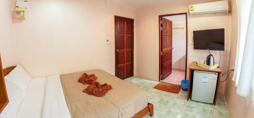 Lanta Hugs Hostel