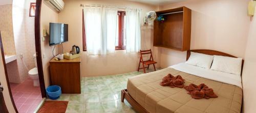 Lanta Hugs Hostel