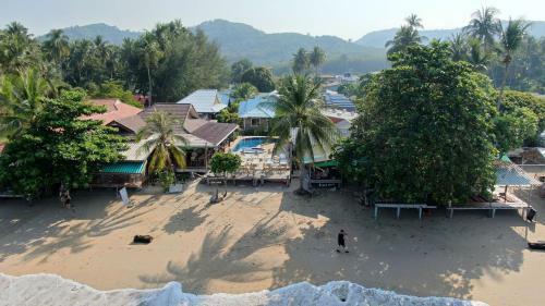 Hotel Lanta New Coconut Bungalow