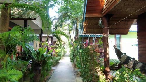 Hotel Lanta New Coconut Bungalow