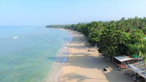 Hotel Lanta New Coconut Bungalow
