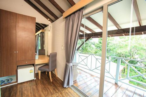 Hotel Phi Phi Natural Resort