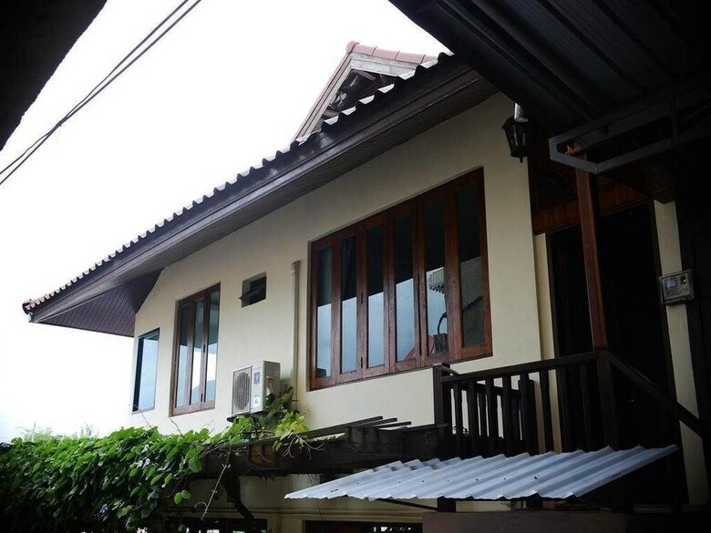 Hostal Ban U Thong Accommodations