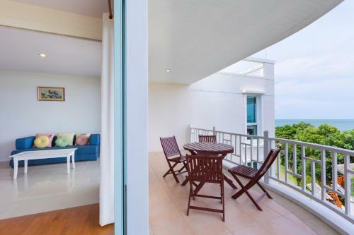 Apartamentos Baan Poolom Beachfront Condominium