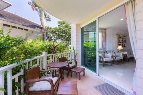 Apartamentos Baan Poolom Beachfront Condominium