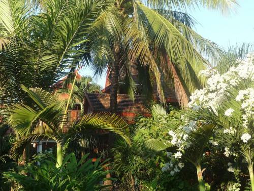Hotel Golden Teak Home Resort