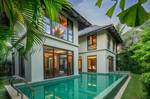 Hotel Yalong Bay Villas & Spa