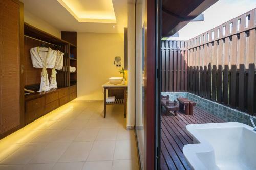 Hotel Yalong Bay Villas & Spa
