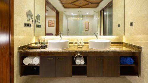 Hotel Yalong Bay Villas & Spa