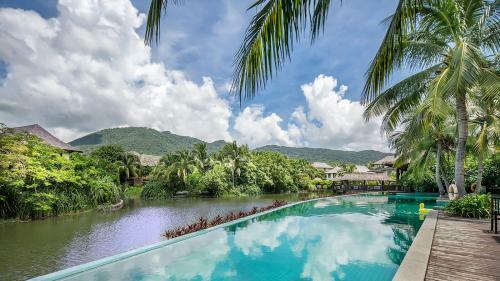 Hotel Yalong Bay Villas & Spa