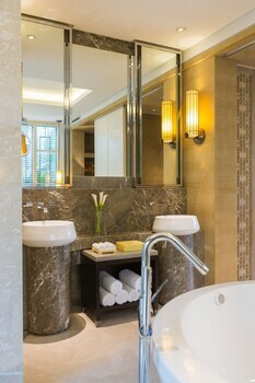 Hotel Renaissance Sanya Resort & Spa