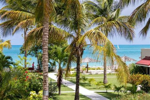 Aparthotel Antigua Village Condo Beach Resort