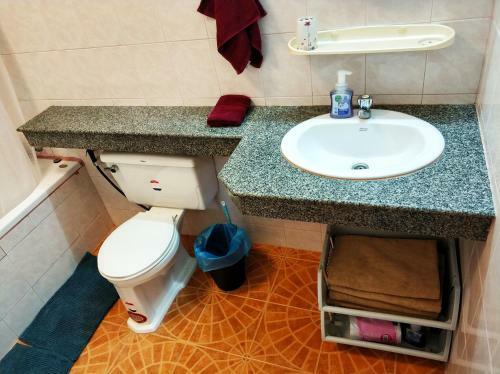 Hostal Waree's Guesthouse