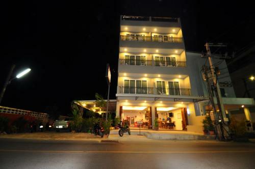 Hostal Choophorn House