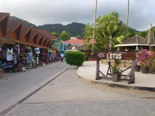 Hotel Lotus Resort