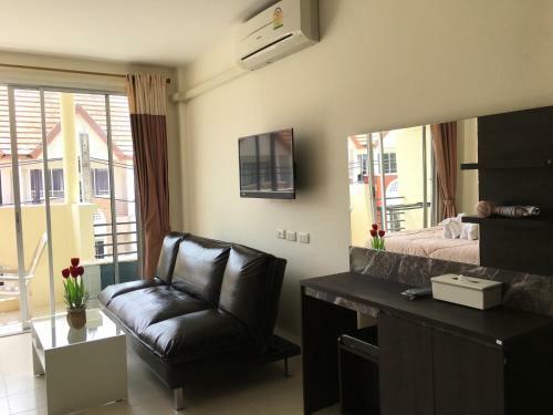 Hostal Gold Shop Room For Rent