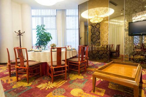 Regal Jinfeng Hotel