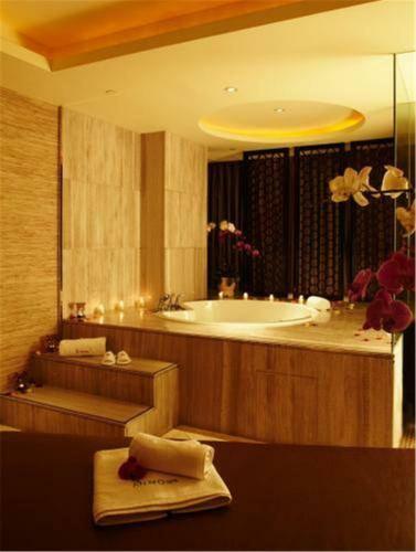Regal Jinfeng Hotel