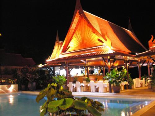 Hotel White House Beach Resort And Spa