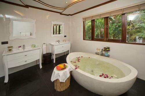 Hotel Paradise Island Estate