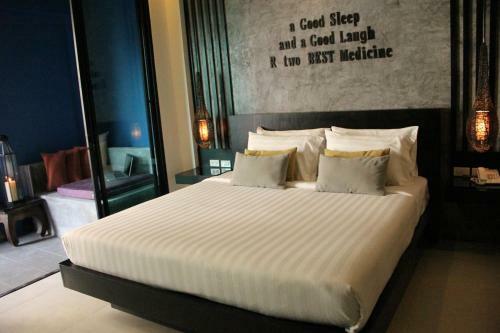 Hostal The House Patong