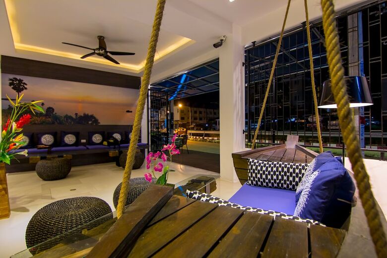 Hotel The Journey Patong