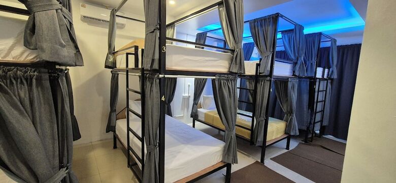 Hotel The Journey Patong