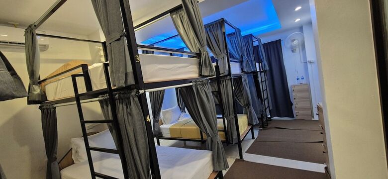 Hotel The Journey Patong