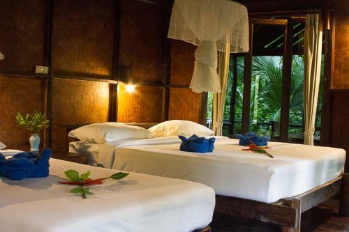 Lodge Khaosok Riverside Cottages