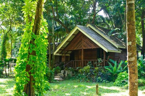 Lodge Khaosok Riverside Cottages