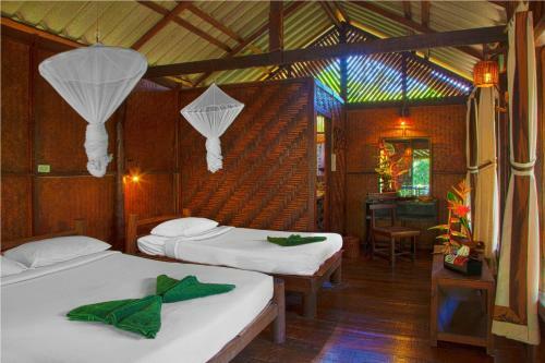 Lodge Khaosok Riverside Cottages