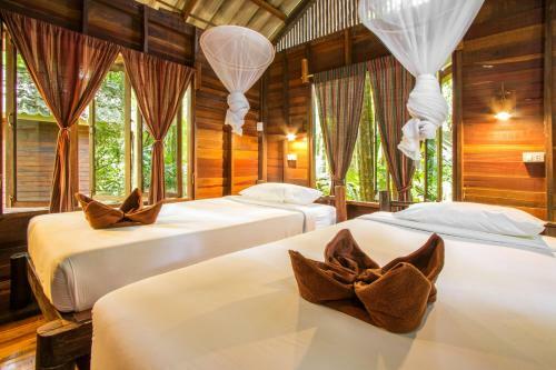Lodge Khaosok Riverside Cottages