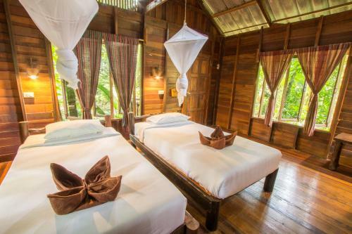 Lodge Khaosok Riverside Cottages