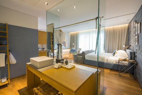 Hotel Ad Lib