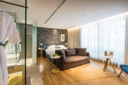 Hotel Ad Lib