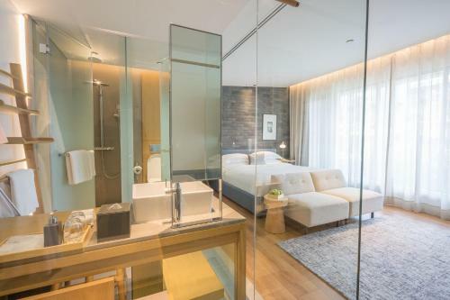 Hotel Ad Lib
