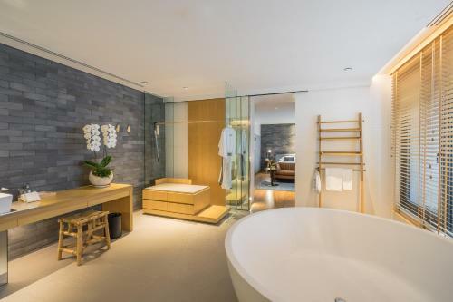 Hotel Ad Lib