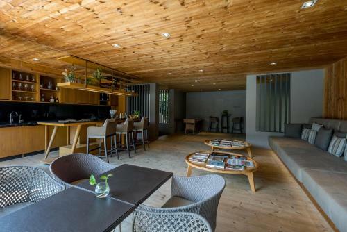 Hotel Ad Lib