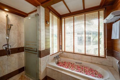 Hotel Thavorn Beach Village Resort & Spa Phuket