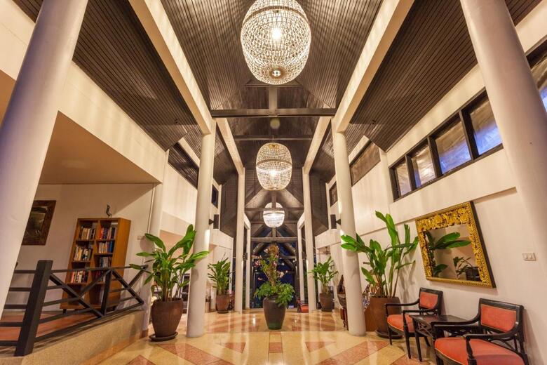 Hotel Kamala Beach Estate