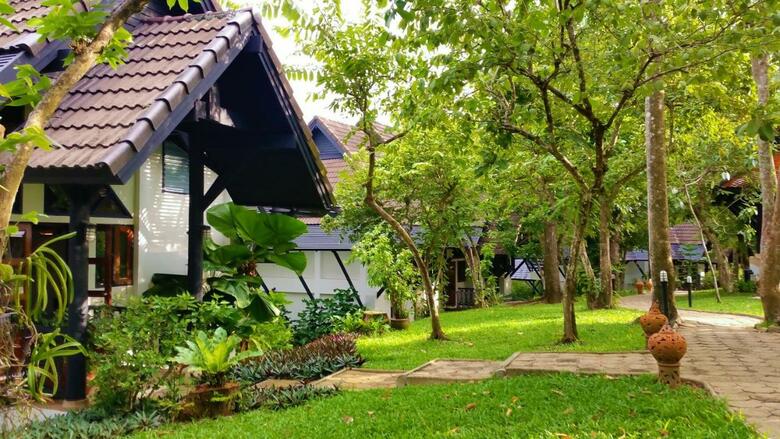 Hotel Kamala Beach Estate