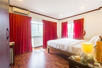 Hostal Kamala Beach Residence