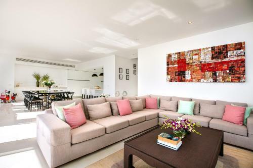 Surin Heights Villa