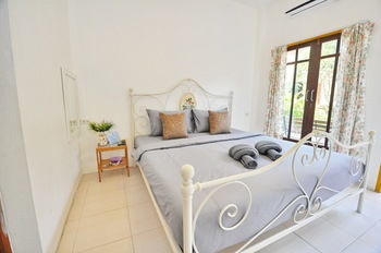Sidewalk Boutique Hotel