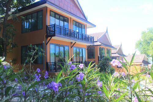 Hotel Phi Phi Long Beach Resort & Villa