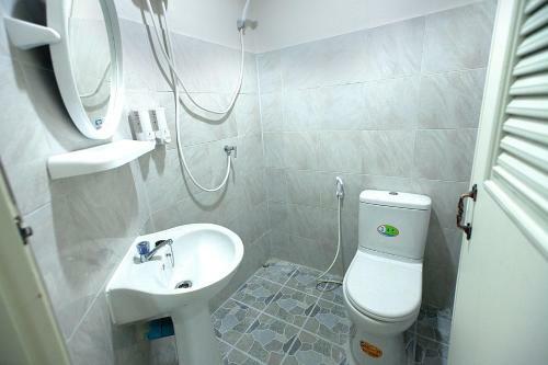 Hostal B Place Guesthouse